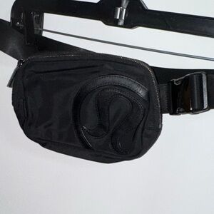 Lululemon Athletica Black Crossbody Bag (RARE)